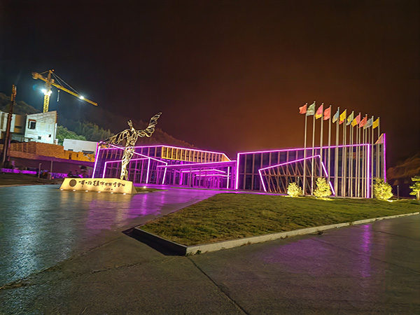 城市亮化是现代城市建设的重要组成部分，它不仅可以美化城市的夜景，还能提升城市的整体形象。随着科技的不断进步，城市亮化也得到了更多的关注和创新。本文将介绍一些关于城市亮化的创意和技术，帮助读者了解甘州城市亮化的重要性以及如何进行甘州城市亮化的规划和实施。