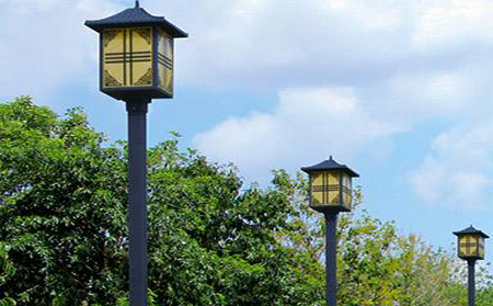 太阳能甘州庭院灯怎么选亮度与续航更耐用